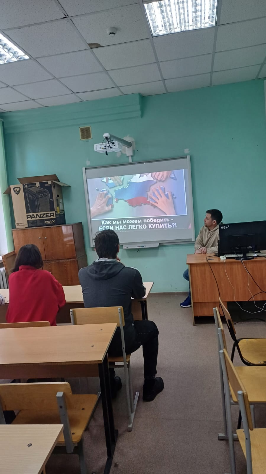 В Институте цифровых технологий и математики прошел видеолекторий «Молодежь против коррупции»